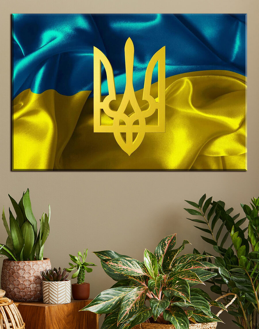 Ukrán zászló háromágú villával egy belső térben