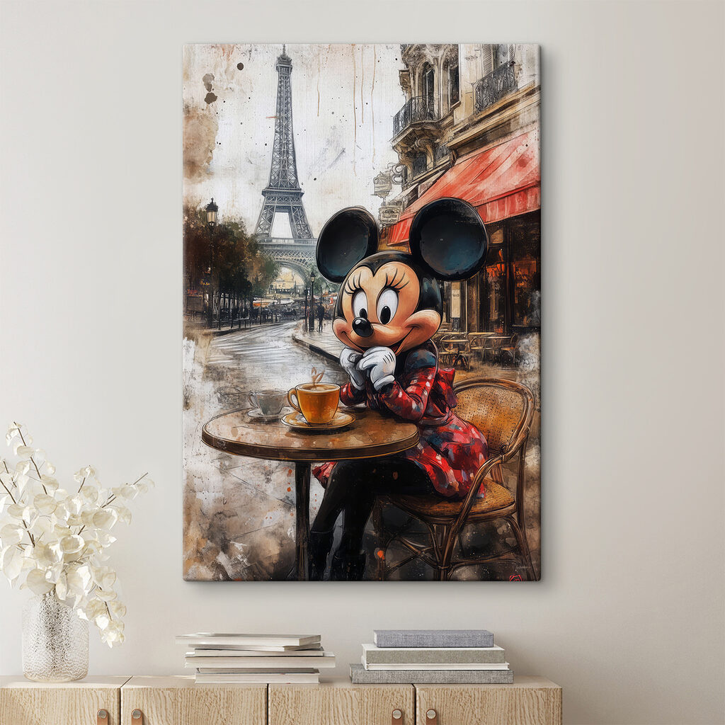 Minnie Párizsban egy belső térben