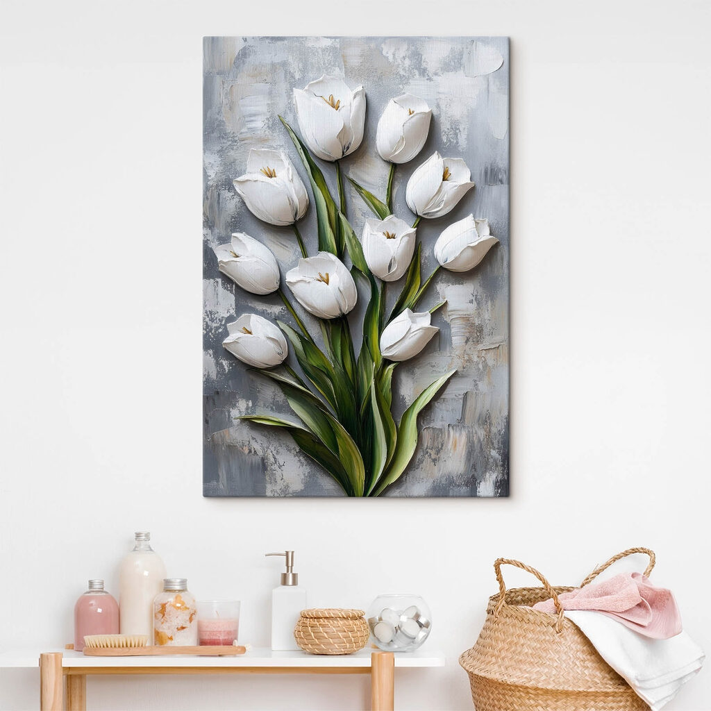 Fehér tulipánok festékcsíkokban — lakásbelső 1
