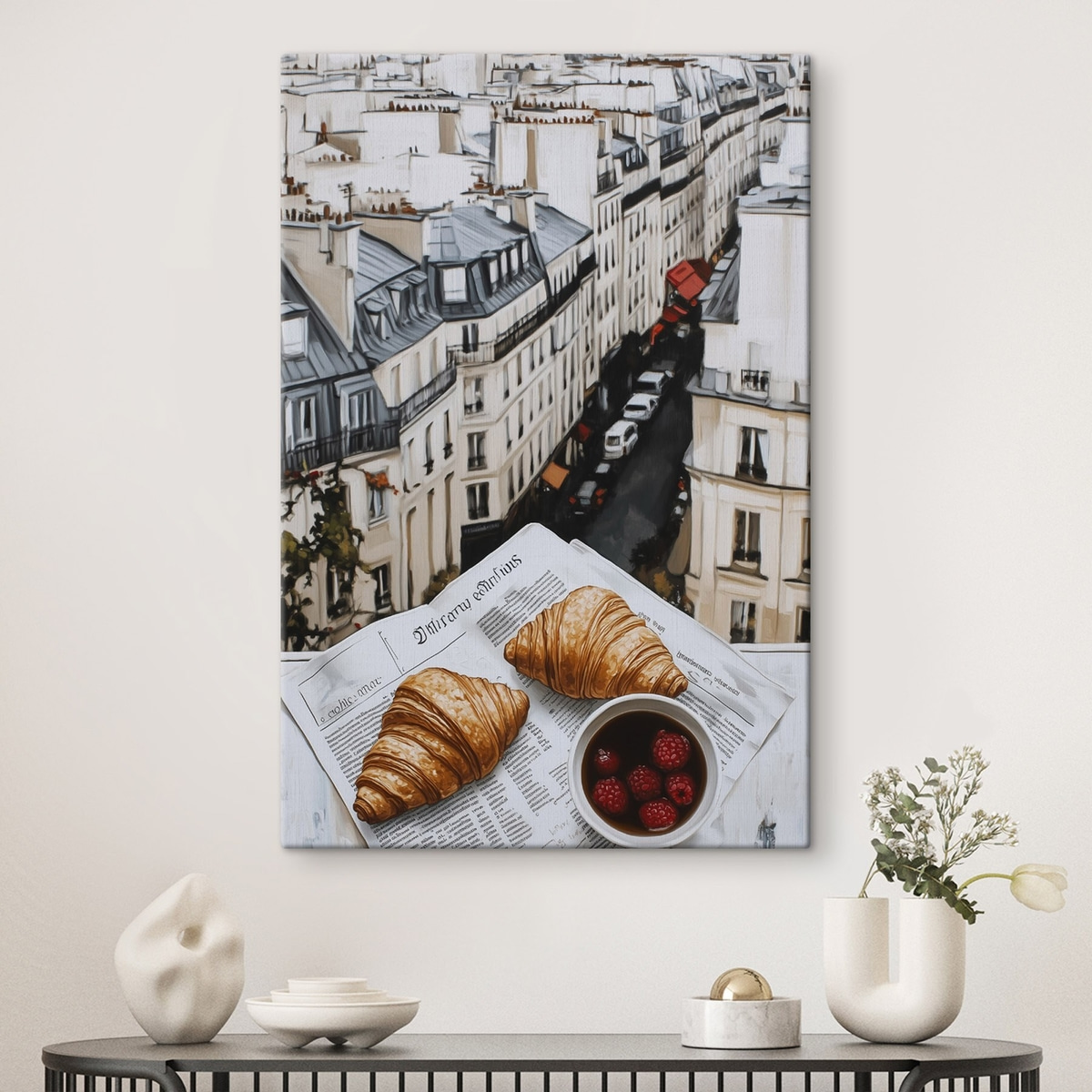 Reggeli kávé croissanttal egy belső térben