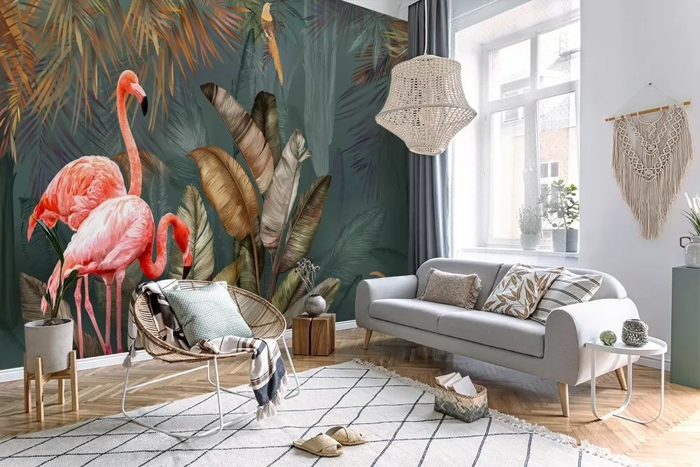 Flamingók trópusi levelek között egy belső térben
