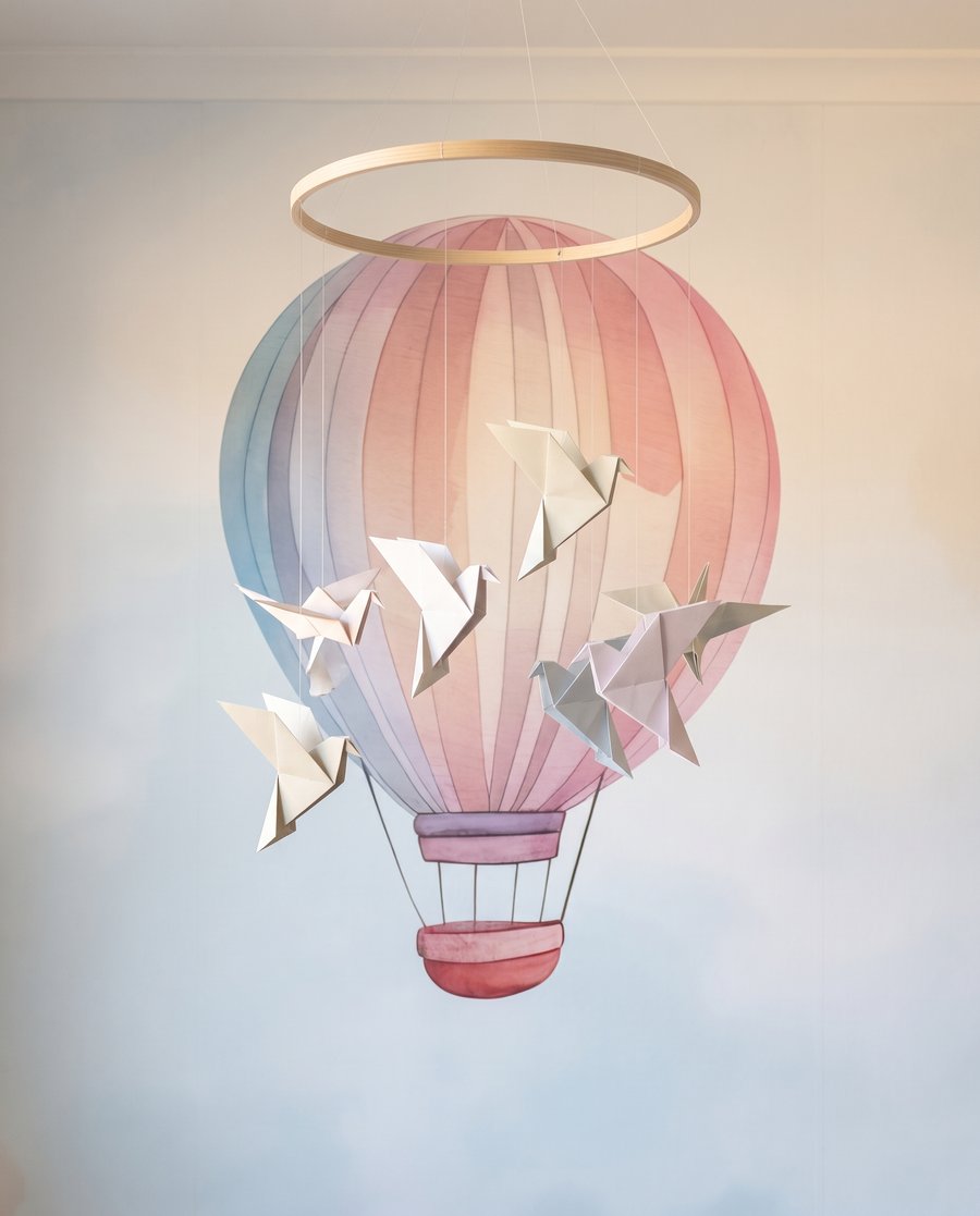 Hőlégballonok a felhők felett — részlet