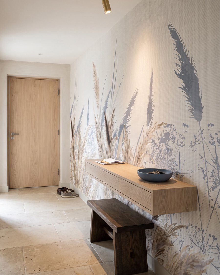 Fűszálak kék árnyékokkal — lakásbelső 5